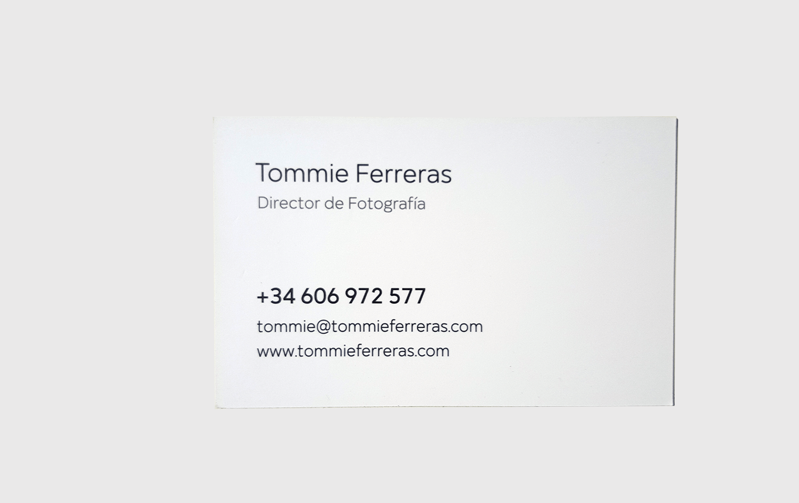 Reverso de la tarjeta de visita de Tommie Ferreras